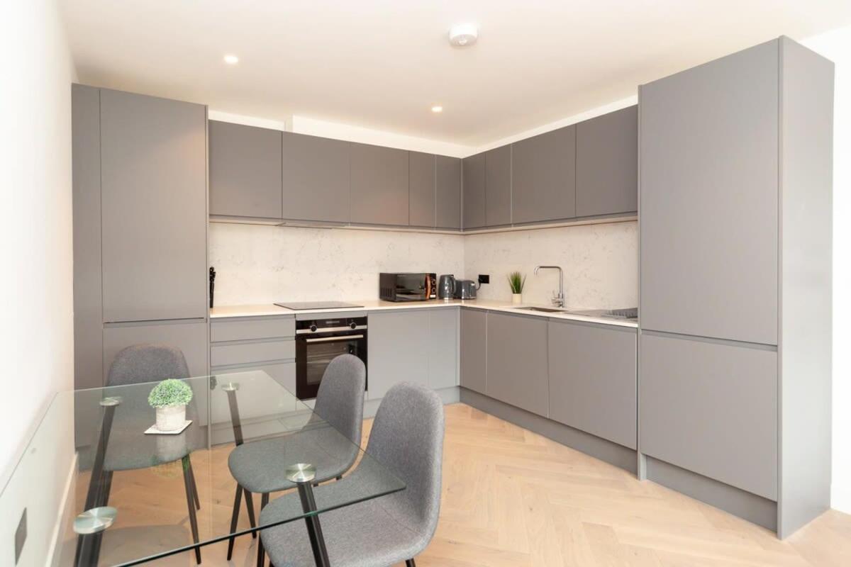 Modern 2 Bedroom Apartment In Wimbledon Лондон Екстер'єр фото