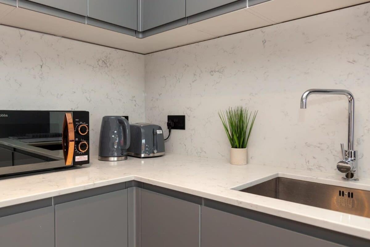 Modern 2 Bedroom Apartment In Wimbledon Лондон Екстер'єр фото