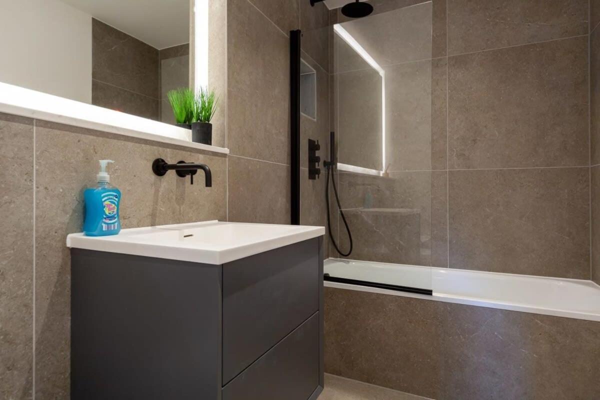 Modern 2 Bedroom Apartment In Wimbledon Лондон Екстер'єр фото